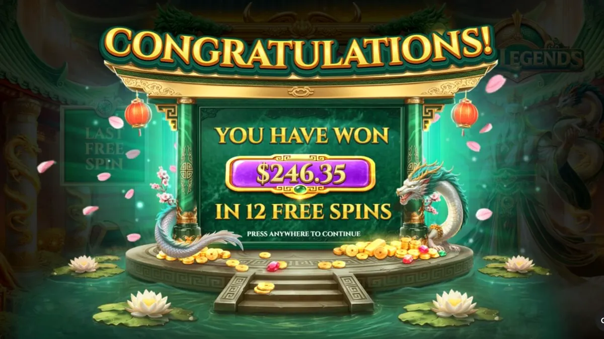 Tampilan grid 7x7 pada slot Jade Legends dengan latar belakang naga emas dan elemen mitologi Asia.